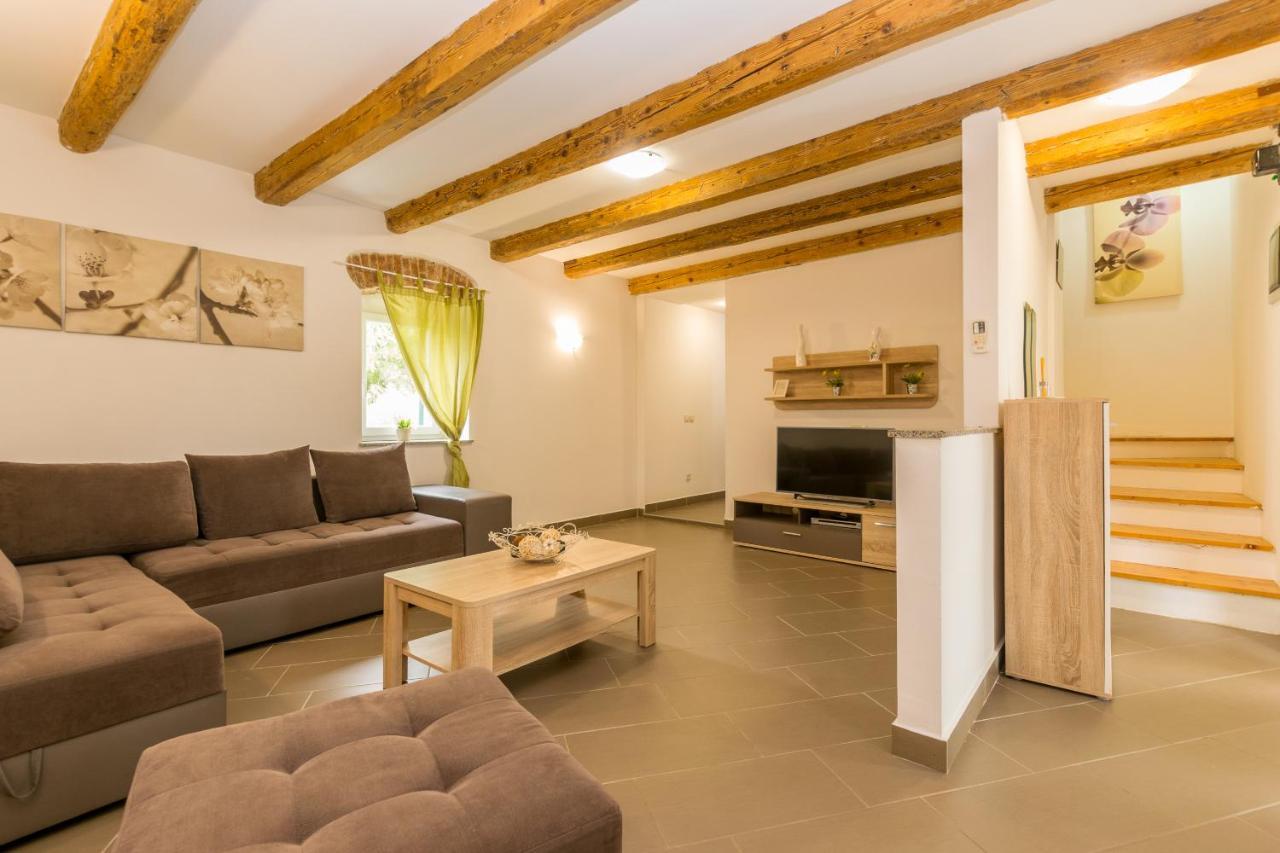 Holiday Home Olga With Pool &Pet Friendly Pula Exteriör bild