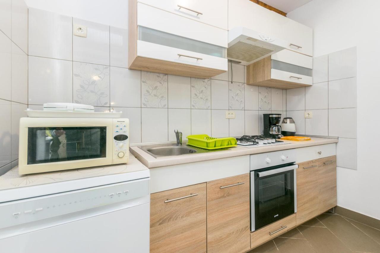 Holiday Home Olga With Pool &Pet Friendly Pula Exteriör bild