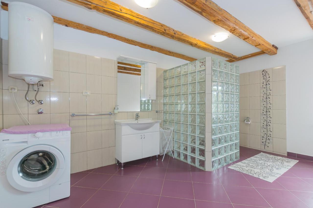 Holiday Home Olga With Pool &Pet Friendly Pula Exteriör bild