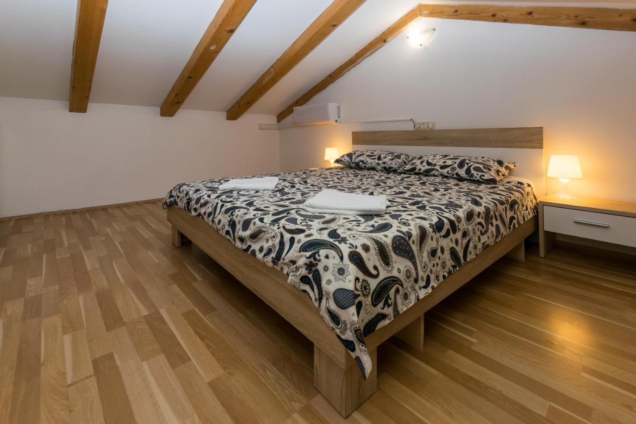 Holiday Home Olga With Pool &Pet Friendly Pula Exteriör bild