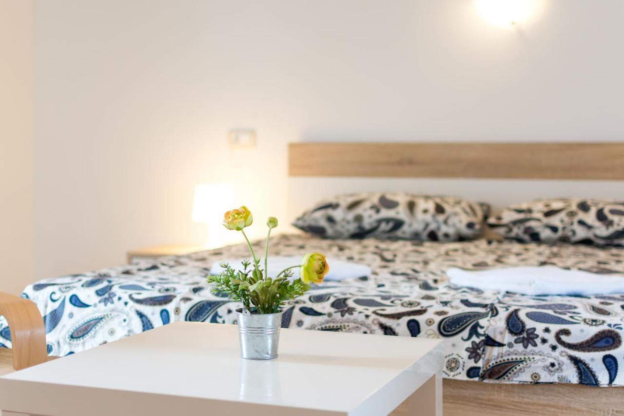 Holiday Home Olga With Pool &Pet Friendly Pula Exteriör bild