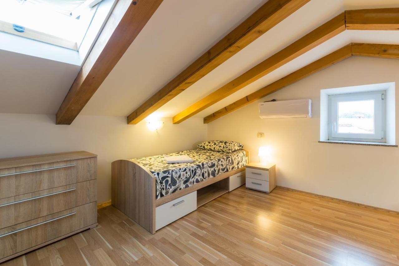 Holiday Home Olga With Pool &Pet Friendly Pula Exteriör bild