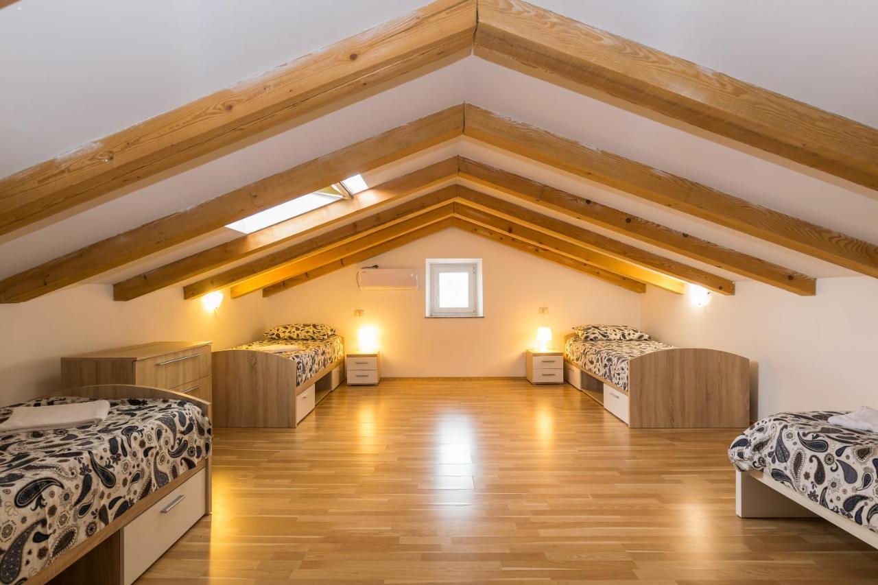 Holiday Home Olga With Pool &Pet Friendly Pula Exteriör bild
