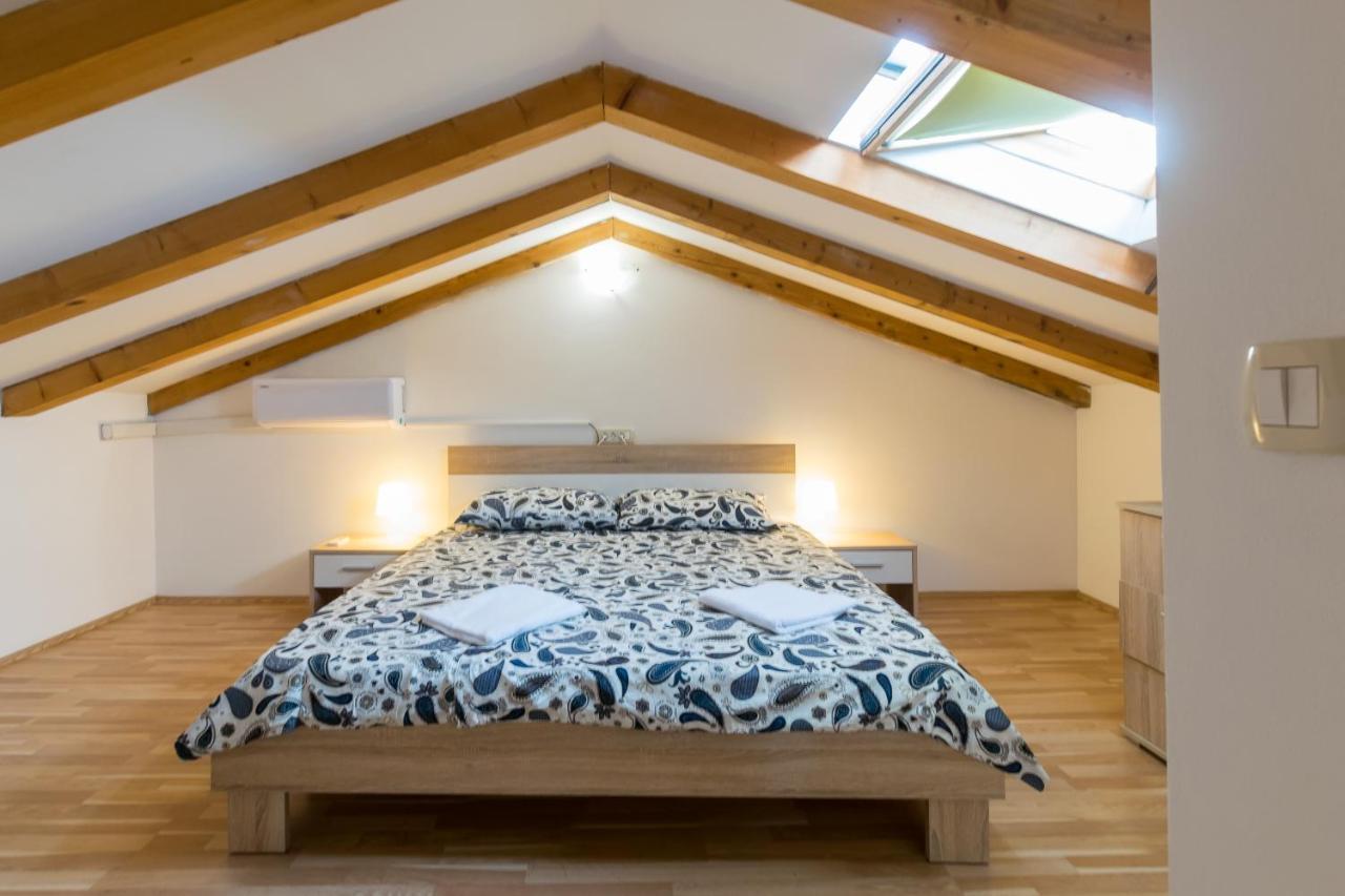 Holiday Home Olga With Pool &Pet Friendly Pula Exteriör bild